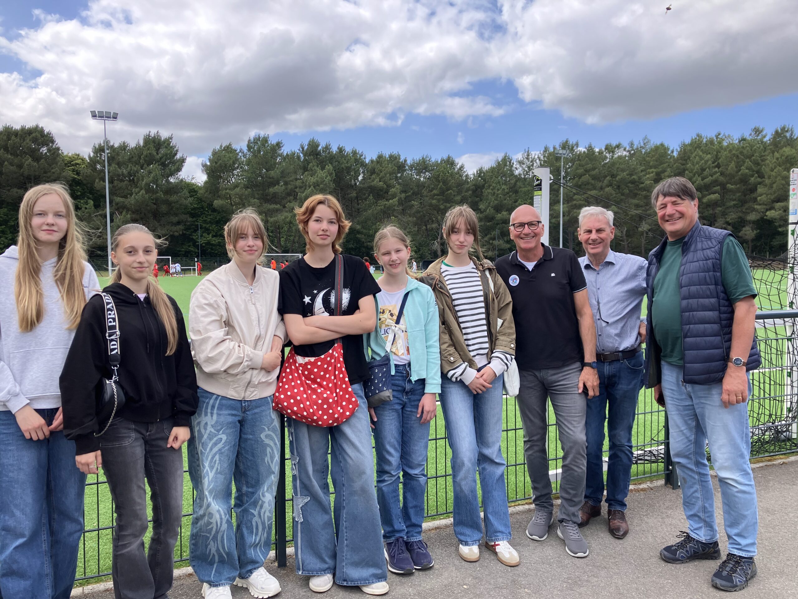 Schülerinnen der Gesamtschule Geistal besuchen Partnerschule in Changé